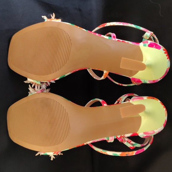 Betsey Johnson Erik Multicolor Floral Heels with 3D Flowers – Size 8 - Picture 13 of 13
